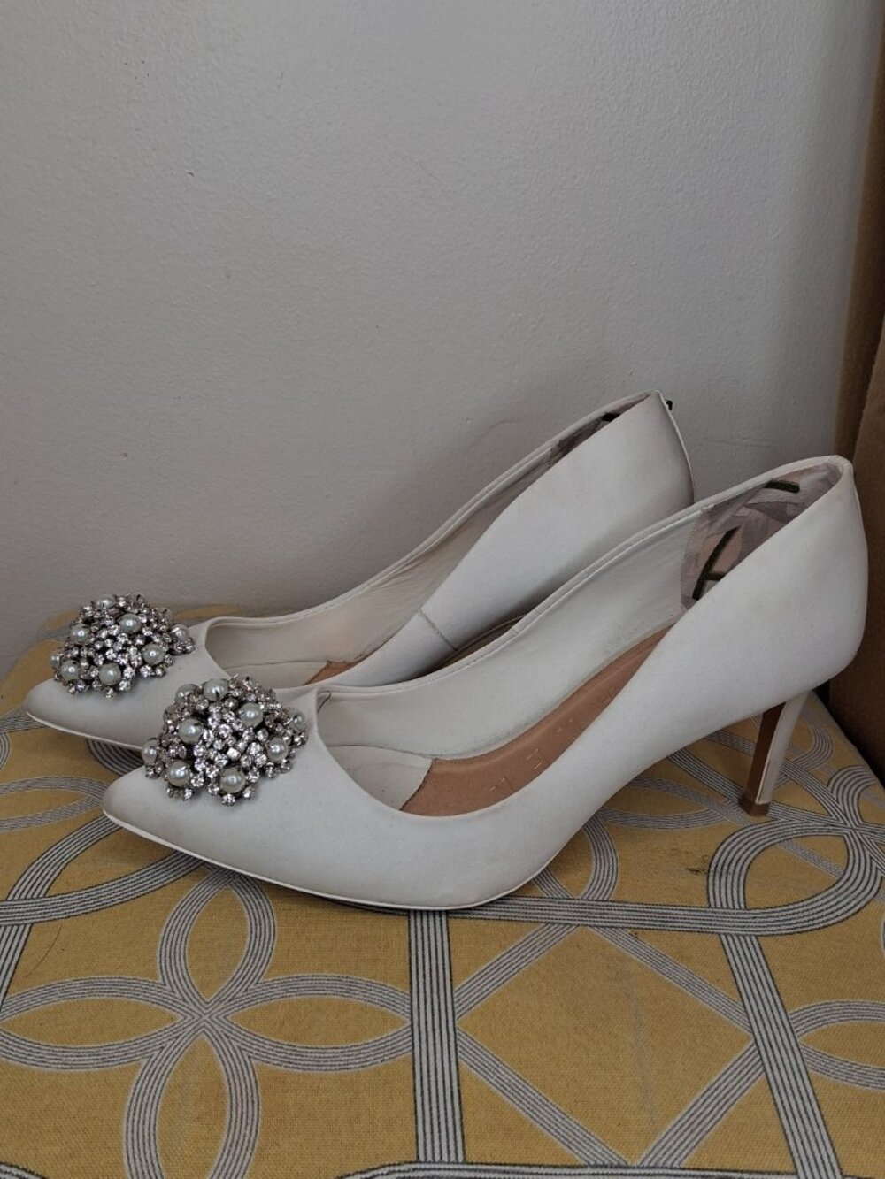 Ted Baker - White Formal Brooch Heels Size 9 - Picture 3 of 8